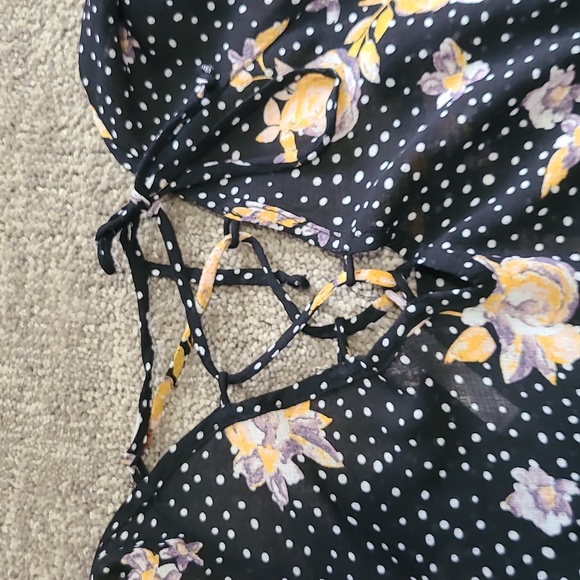 Floral Polka dot Peplum top - Picture 3 of 3